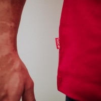 Essência da camiseta louca Borgonha Branca  Oferta + Barato